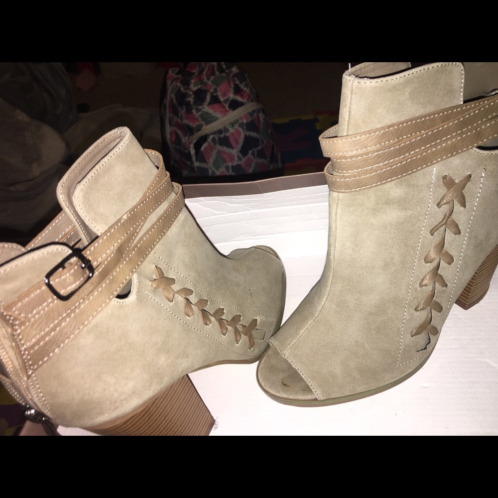 leila stone heels